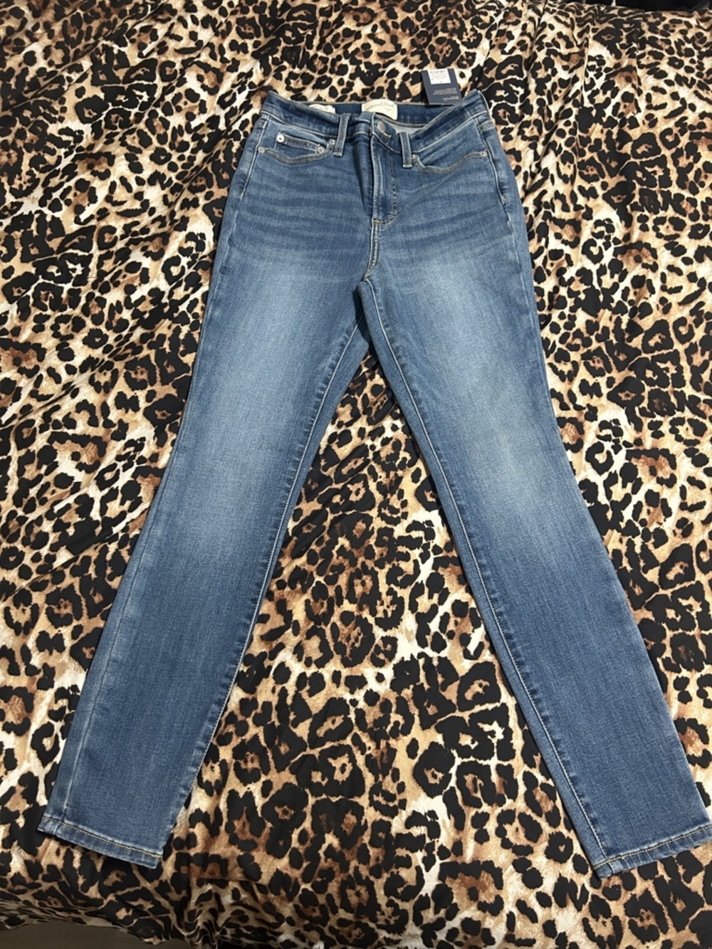 Universal Thread Women’s Light Blue Skinny Jeans